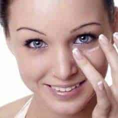 How To Reduce Dark Circles And Puffy Eyes Naturally How To Reduce Dark Circles And Puffy Eyes Naturally