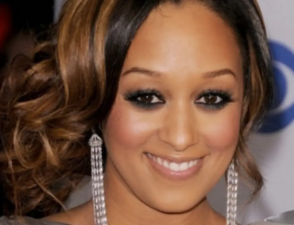 Best Hair Color for Olive Skin Tone, Dark Brown Eyes, Red