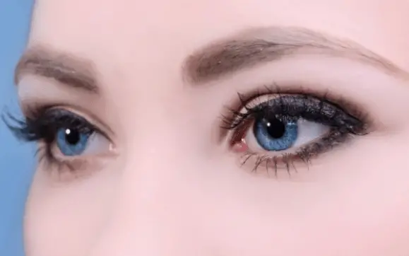 lightening eyebrows